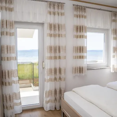 Beachfront Reiterer V2 With Seaview 30 Meters From The - Crowonder Luxury Rent